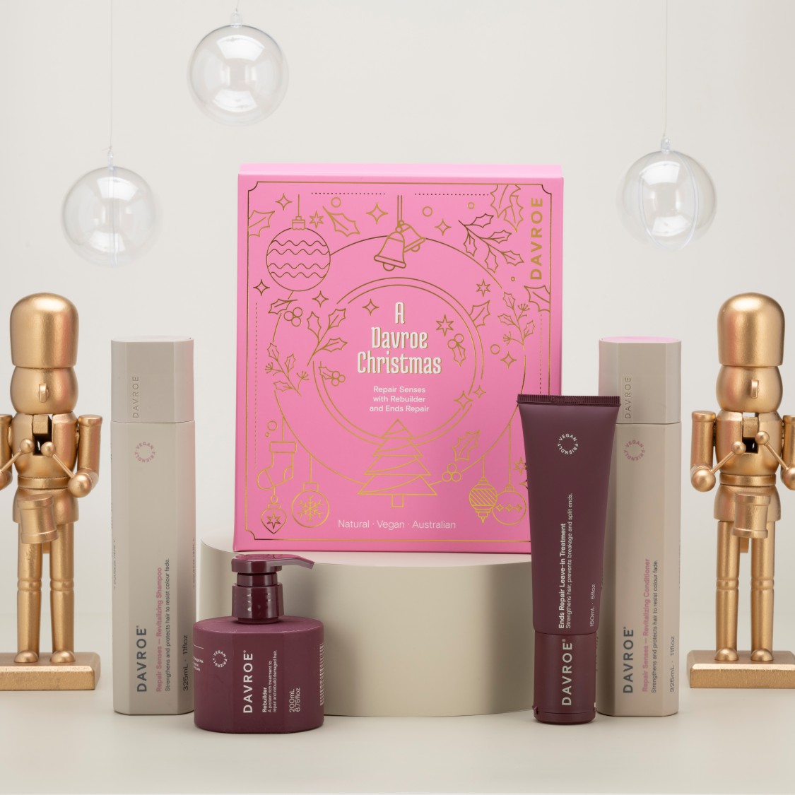 Zestaw czterech produktów regeneracyjnych na prezent DAVROE CHRISTMAS REPAIR SENSES